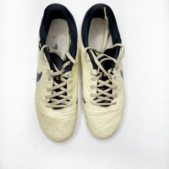 Athletic_Shoes